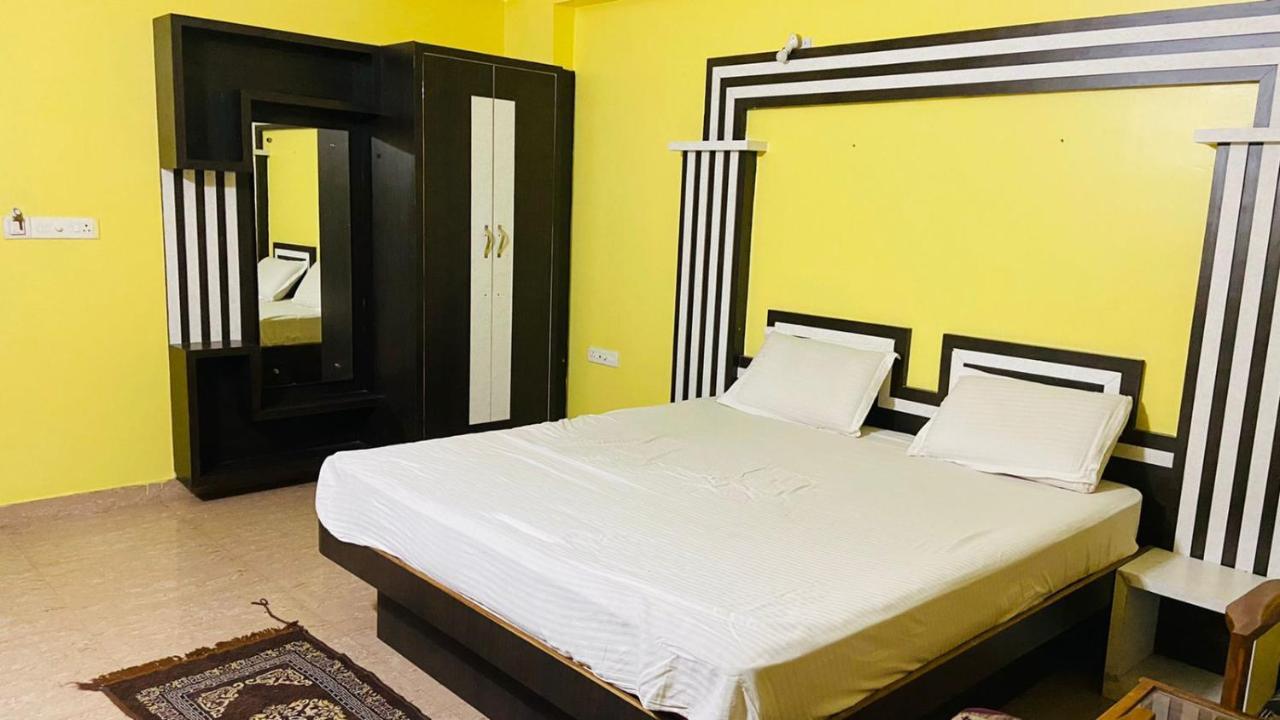פורי Hotel M J Residency מראה חיצוני תמונה