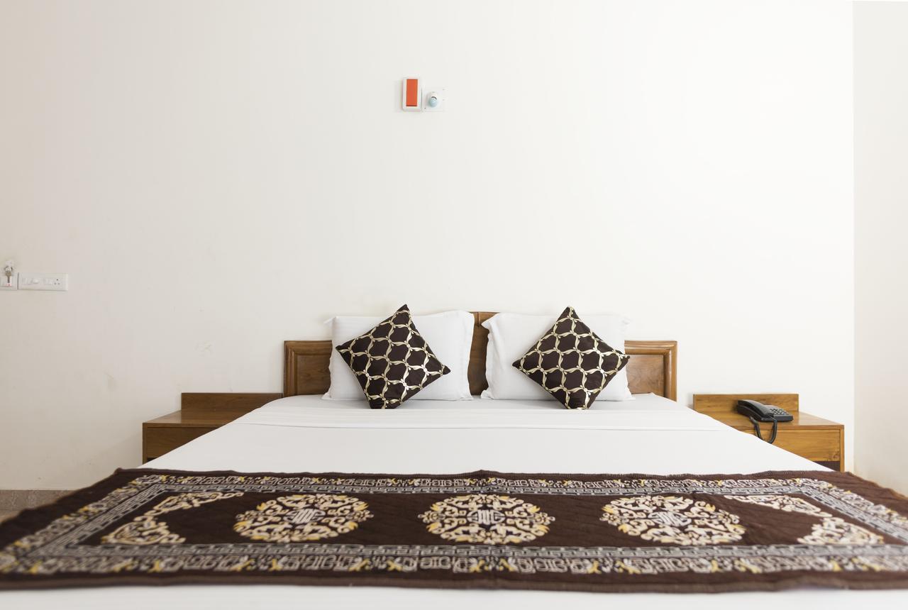 פורי Hotel M J Residency מראה חיצוני תמונה