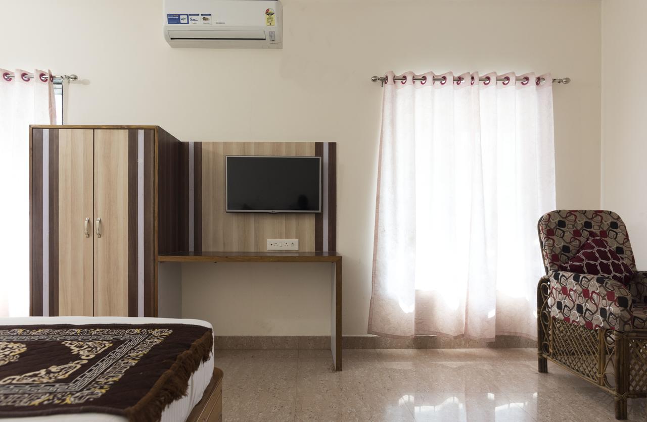 פורי Hotel M J Residency מראה חיצוני תמונה