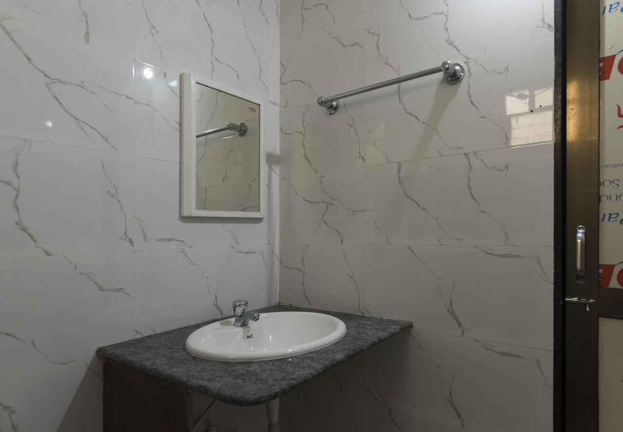 פורי Hotel M J Residency מראה חיצוני תמונה