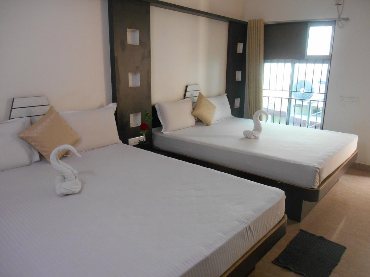 פורי Hotel M J Residency מראה חיצוני תמונה