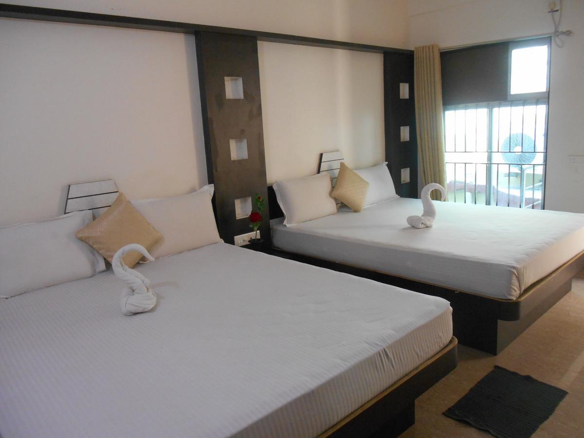 פורי Hotel M J Residency מראה חיצוני תמונה
