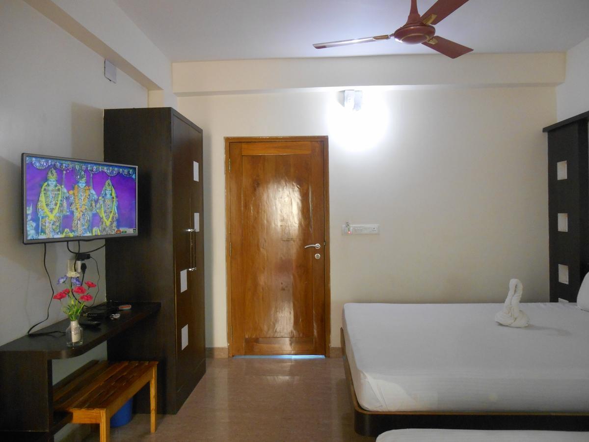 פורי Hotel M J Residency מראה חיצוני תמונה